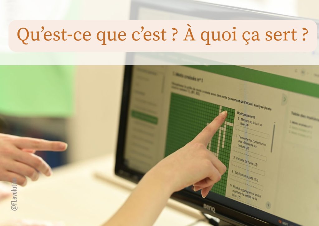 Écran d’ordinateur avec une page d’exercices ouverte et des mains qui pointent vers les exercices.