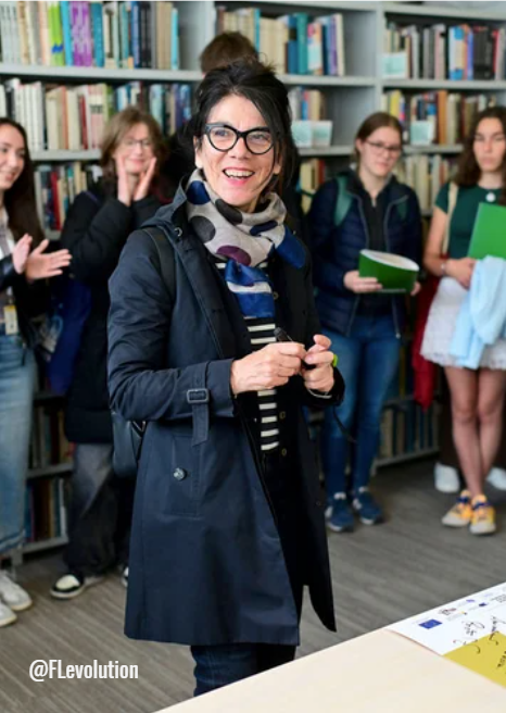 Brigitte Giraud dans la Bibliothèque Universitaire